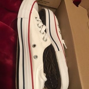 NEW women’s converse size 6.5 (never worn)